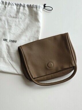 ARE Studio Mano Bag in Toffee